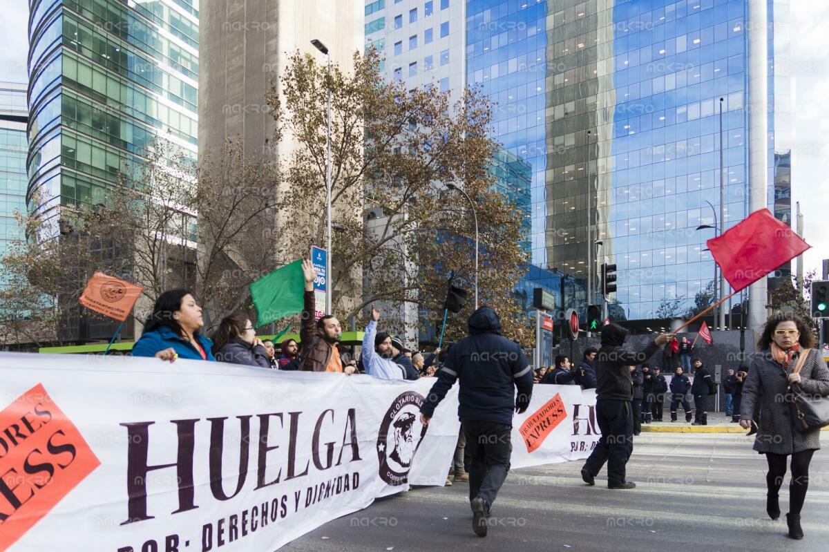 Imágenes de la huelga del operador del Transantiago