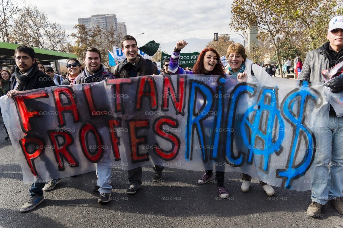 Galería de Images de la marcha en contra de la Carrera Docente                   