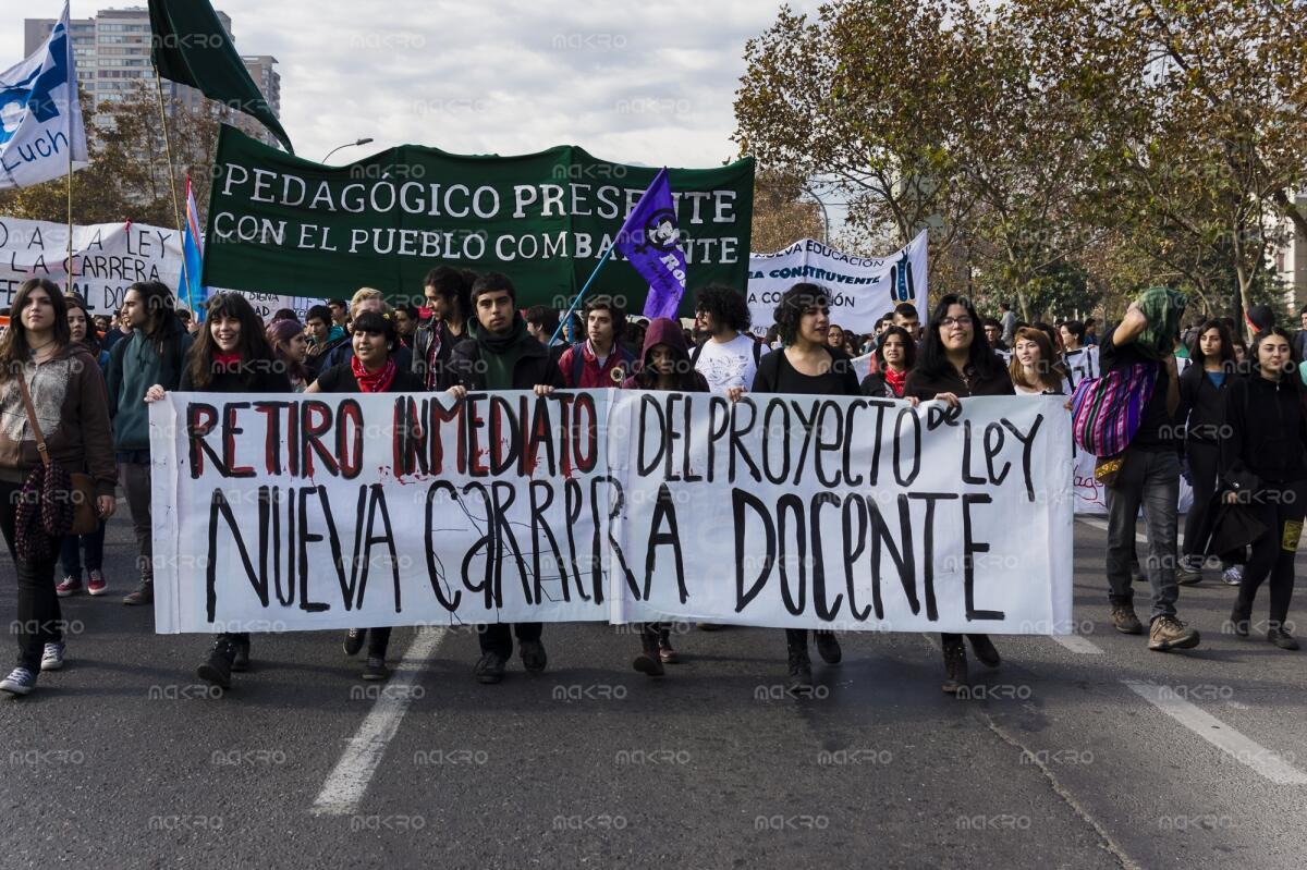 Galería de Images de la marcha en contra de la Carrera Docente                  