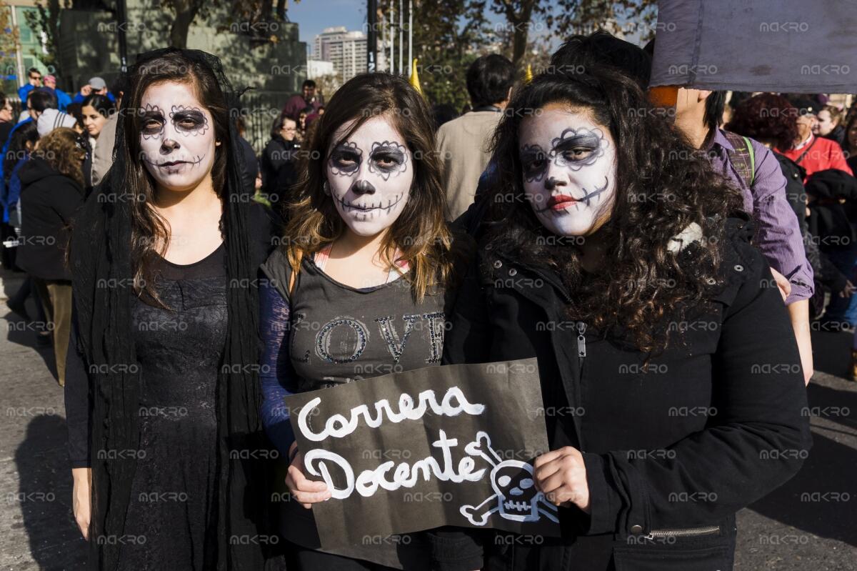 Galería de Images de la marcha en contra de la Carrera Docente                