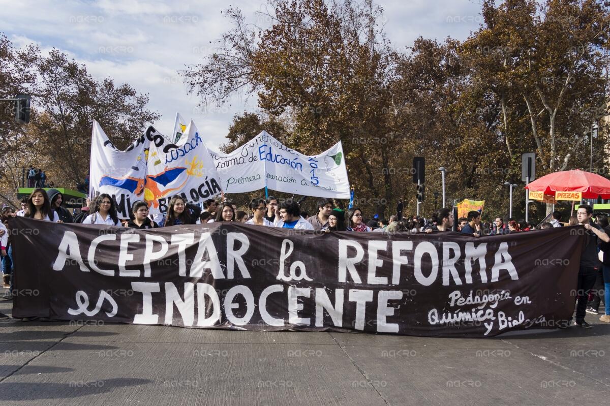 Galería de Images de la marcha en contra de la Carrera Docente             