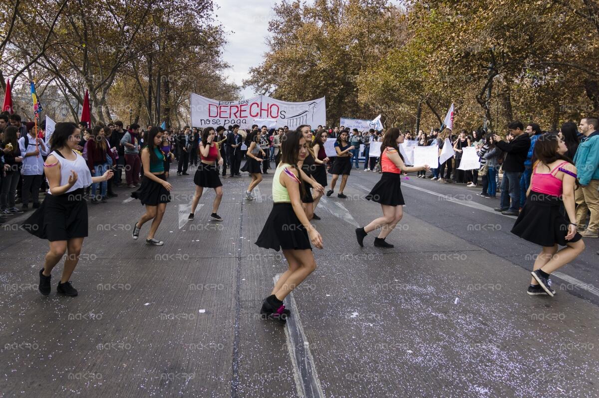 Galería de Images de la marcha en contra de la Carrera Docente          