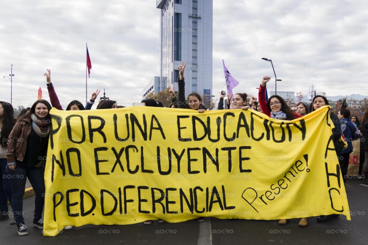 Galería de Images de la marcha en contra de la Carrera Docente                  