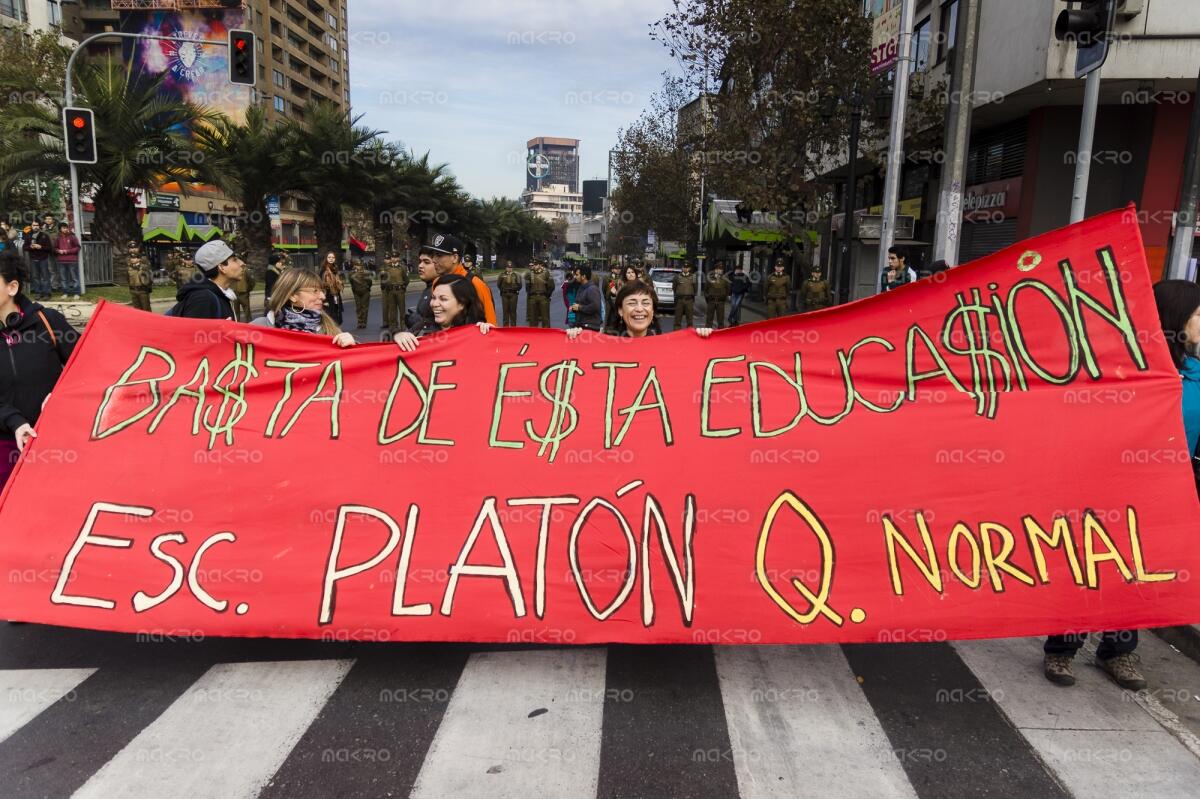 Galería de Images de la marcha en contra de la Carrera Docente                  