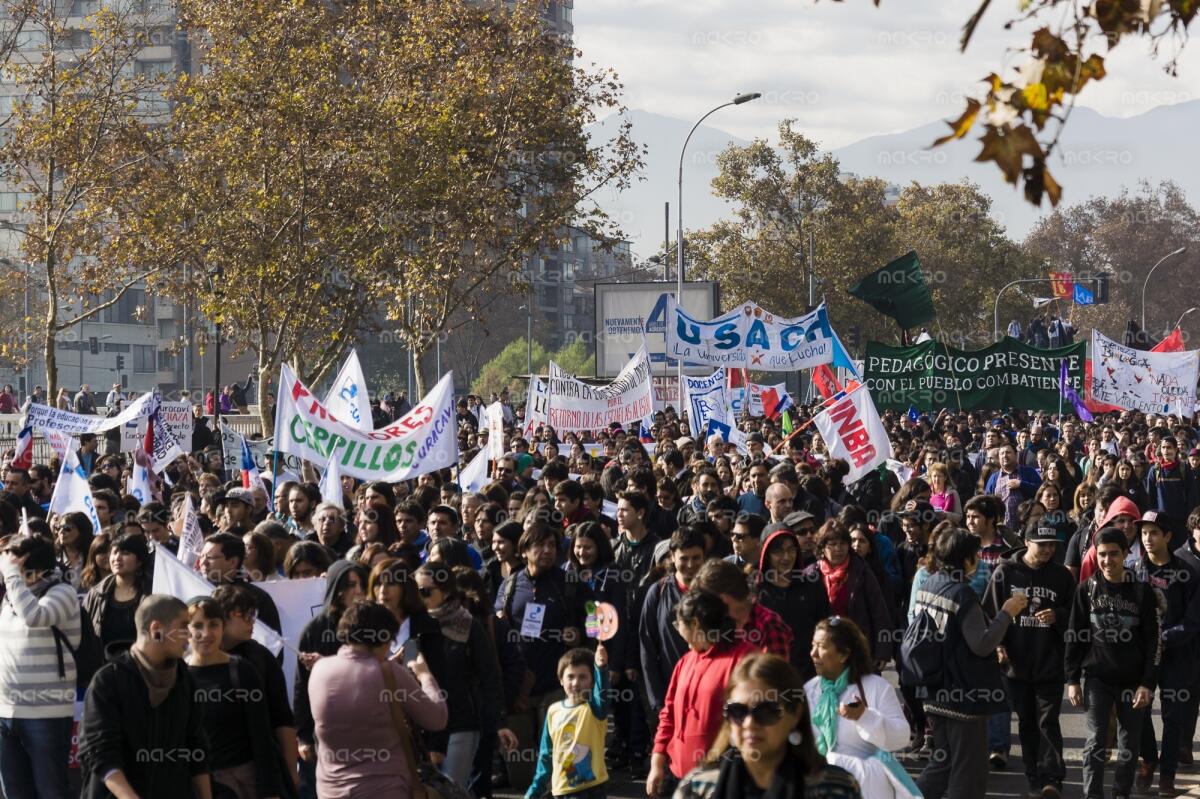 Galería de Images de la marcha en contra de la Carrera Docente                      