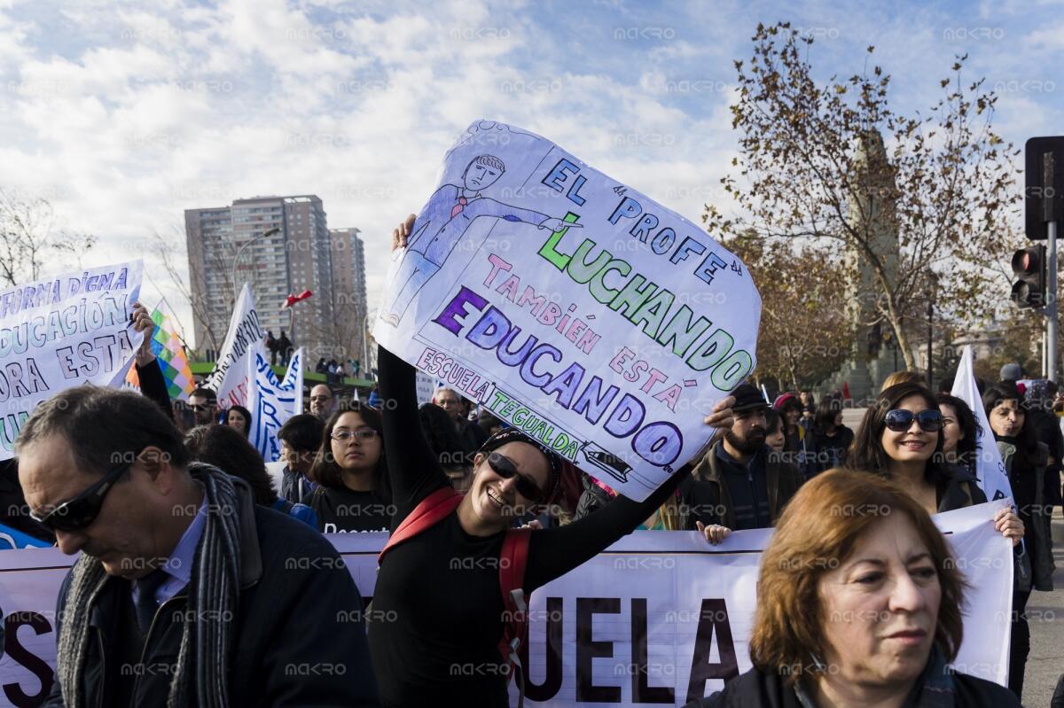 Galería de Images de la marcha en contra de la Carrera Docente                    