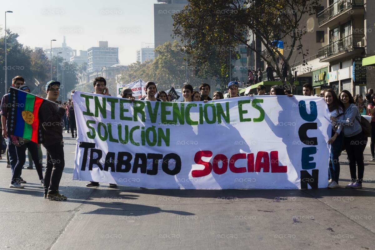 Galería de la marcha estudiantil “Que Chile decida”