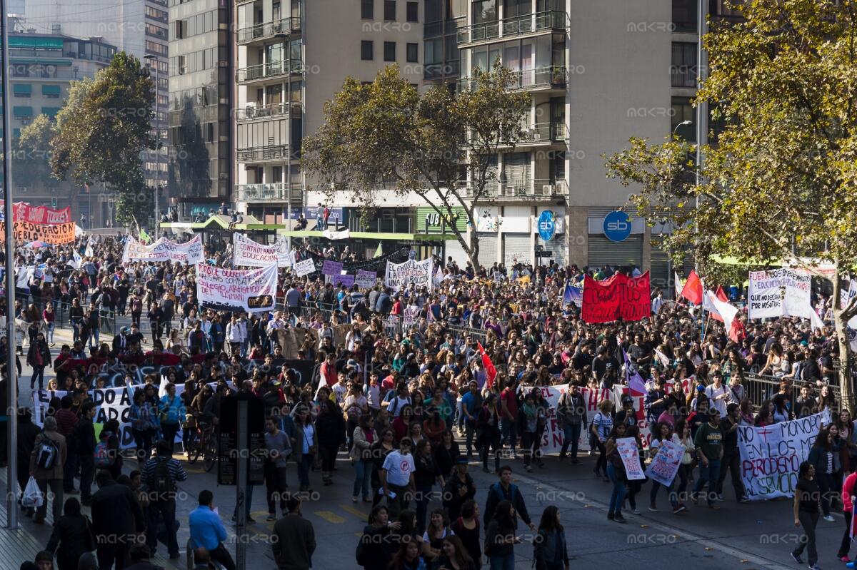 Galería de la marcha estudiantil “Que Chile decida”