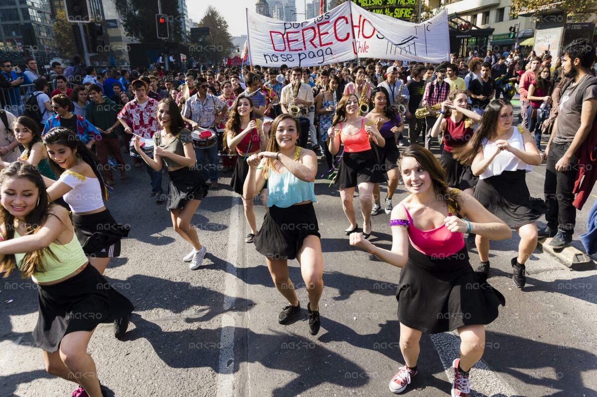 Galería de la marcha estudiantil “Que Chile decida”