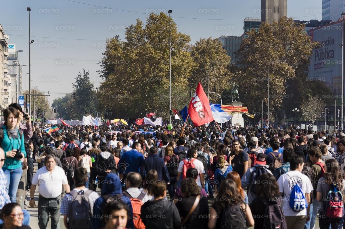 Galería de la marcha estudiantil “Que Chile decida”