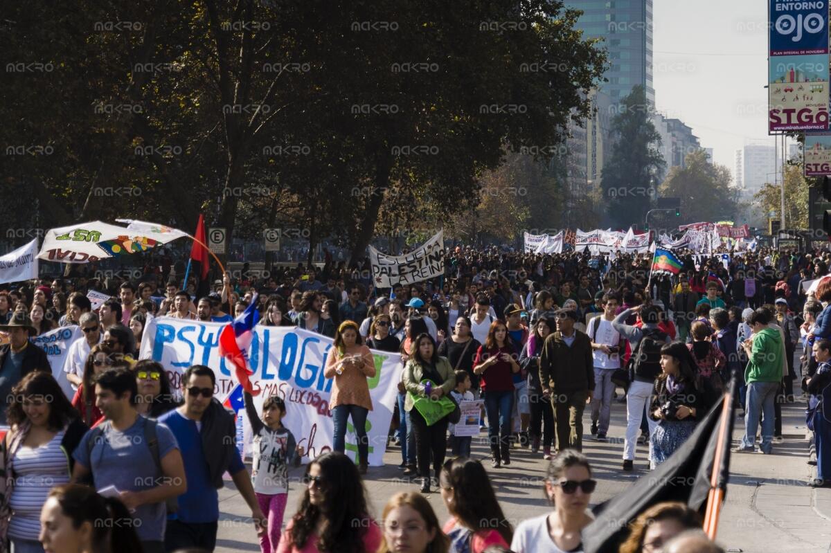 Galería de la marcha estudiantil “Que Chile decida”