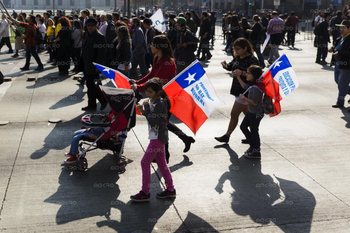 Galería de la marcha estudiantil “Que Chile decida”