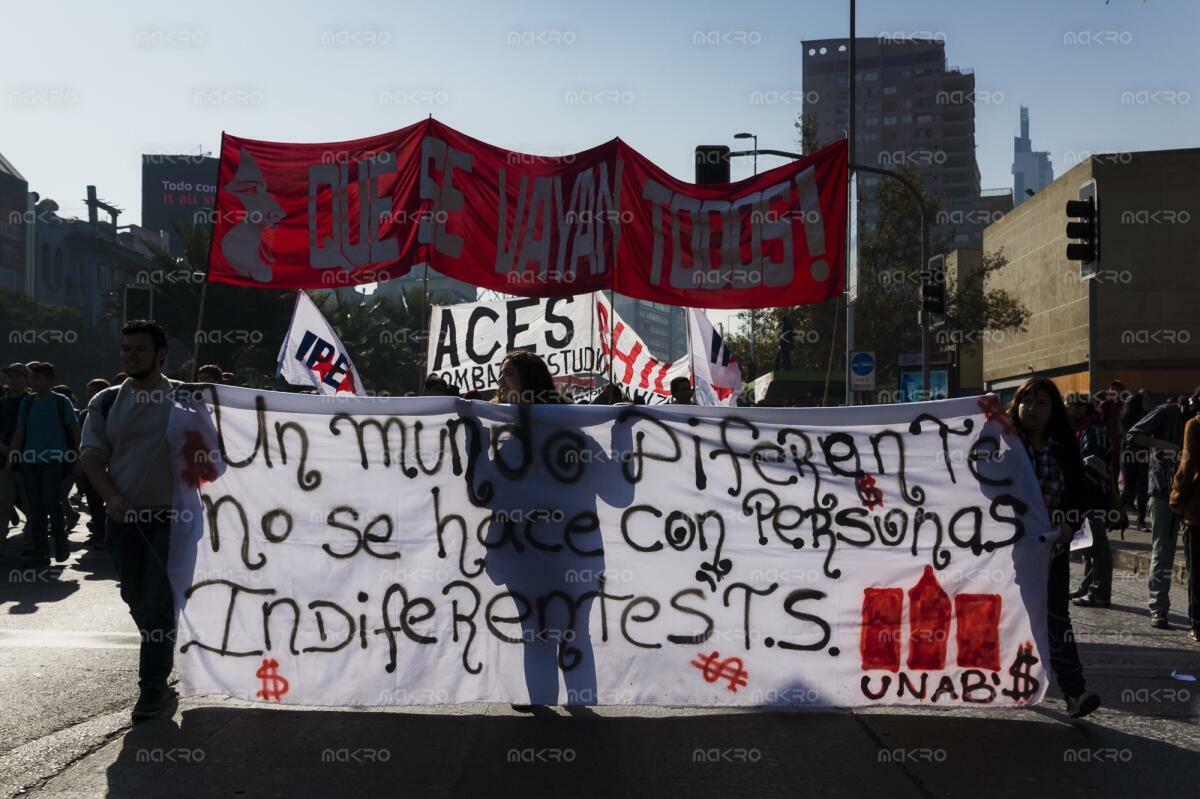 Galería de la marcha estudiantil “Que Chile decida”