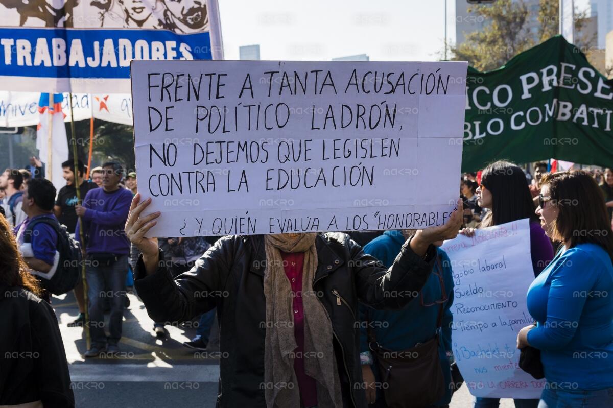 Galería de la marcha estudiantil “Que Chile decida”