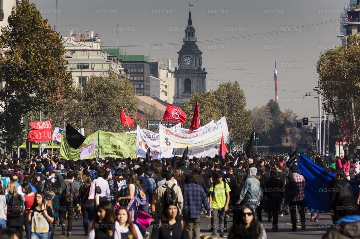 Galería de la marcha estudiantil “Que Chile decida”