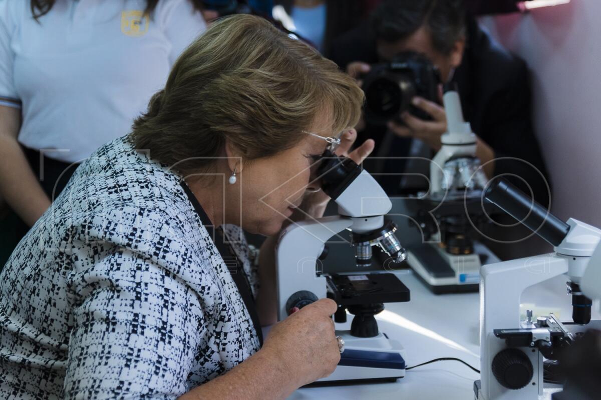 Visita Presidenta a liceo en Melipilla