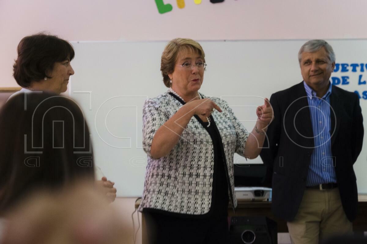 Visita Presidenta a liceo en Melipilla