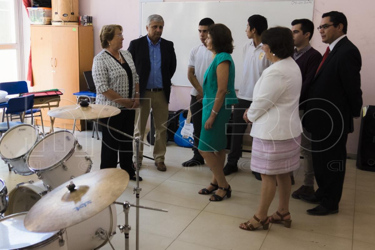 Visita Presidenta a liceo en Melipilla