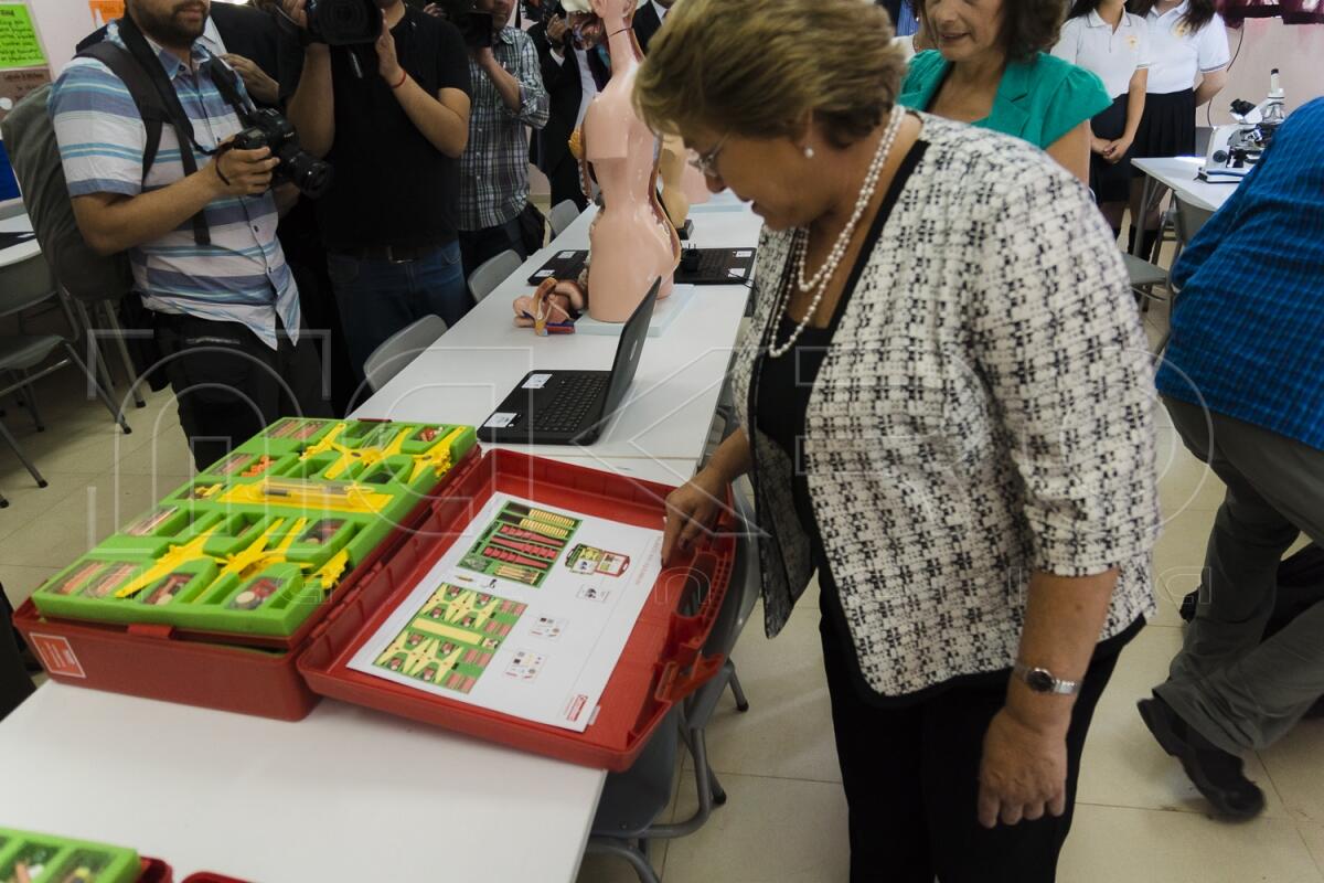 Visita Presidenta a liceo en Melipilla