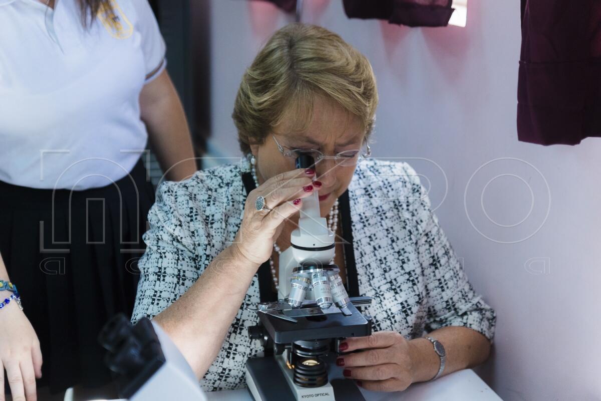 Visita Presidenta a liceo en Melipilla