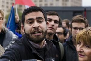 Incidentes en La Moneda entre partidarios y detractores de marcha de camioneros