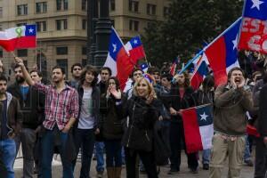 Incidentes en La Moneda entre partidarios y detractores de marcha de camioneros