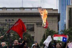 Incidentes en La Moneda entre partidarios y detractores de marcha de camioneros