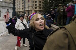 Incidentes en La Moneda entre partidarios y detractores de marcha de camioneros