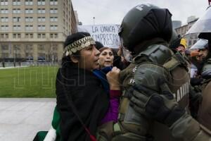 Incidentes en La Moneda entre partidarios y detractores de marcha de camioneros